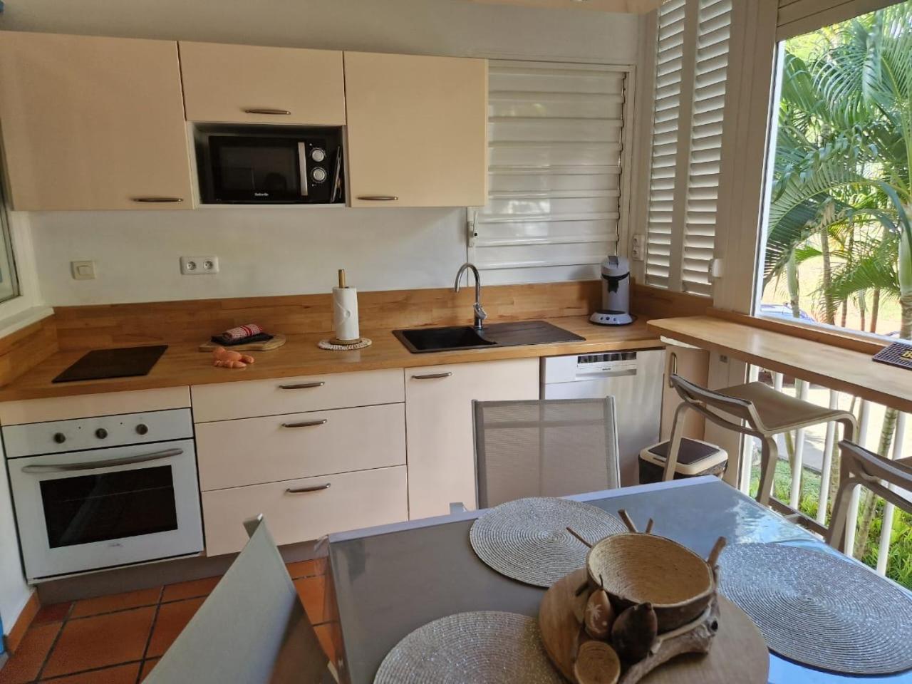 Bumbu 626 Anse Des Rochers Apartment